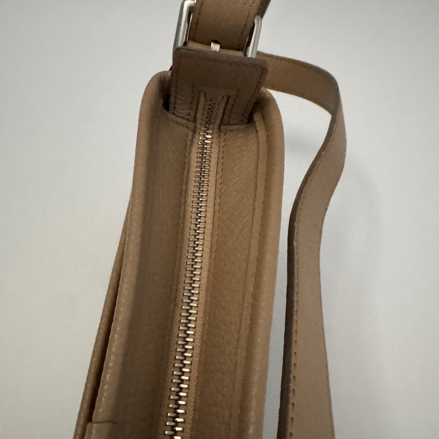 Burberry London Leather Shoulder Bag - Beige