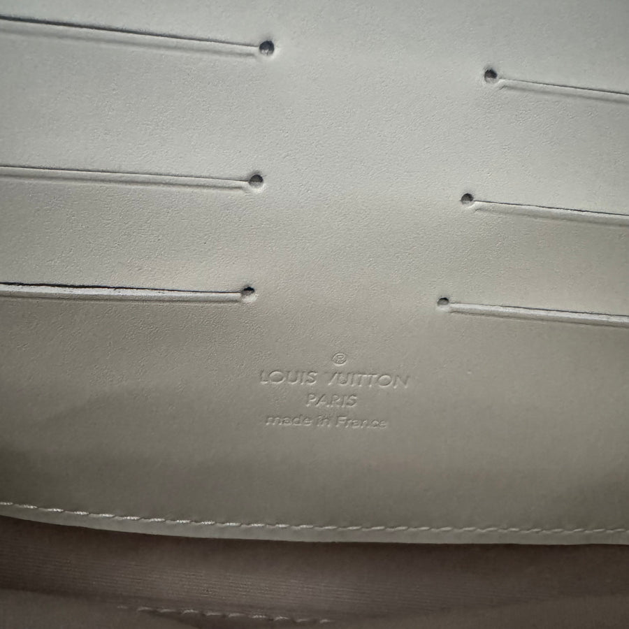 LOUIS VUITTON Perle Monogram Vernis Sunset Boulevard Bag