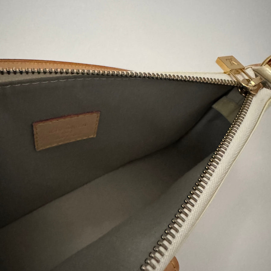 Louis Vuitton Mallory Square Ivoire Monogram Vernis Bag