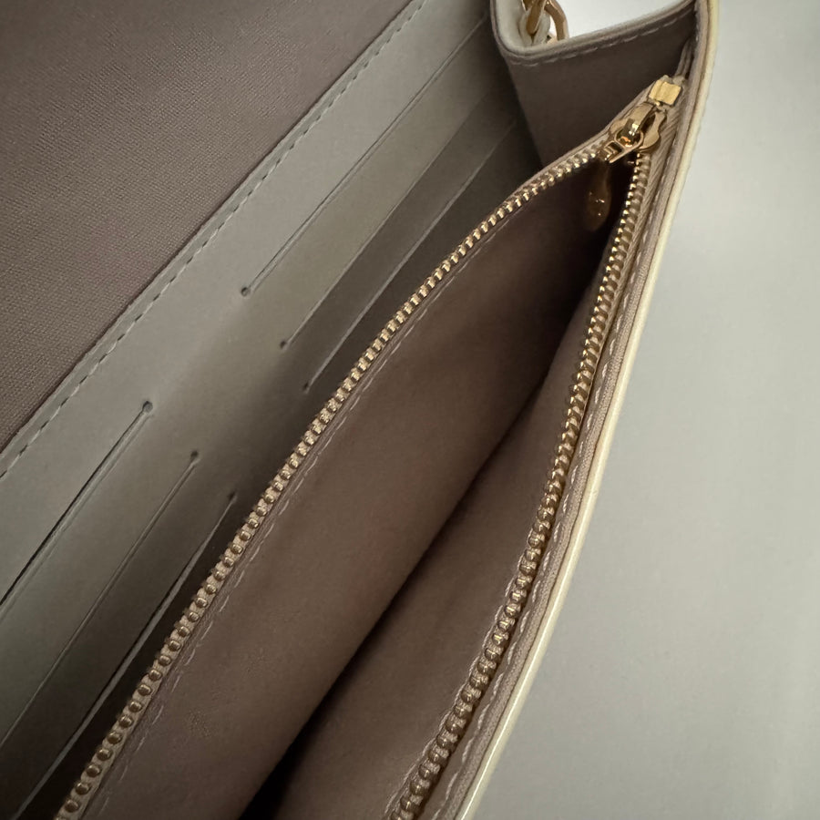 LOUIS VUITTON Perle Monogram Vernis Sunset Boulevard Bag