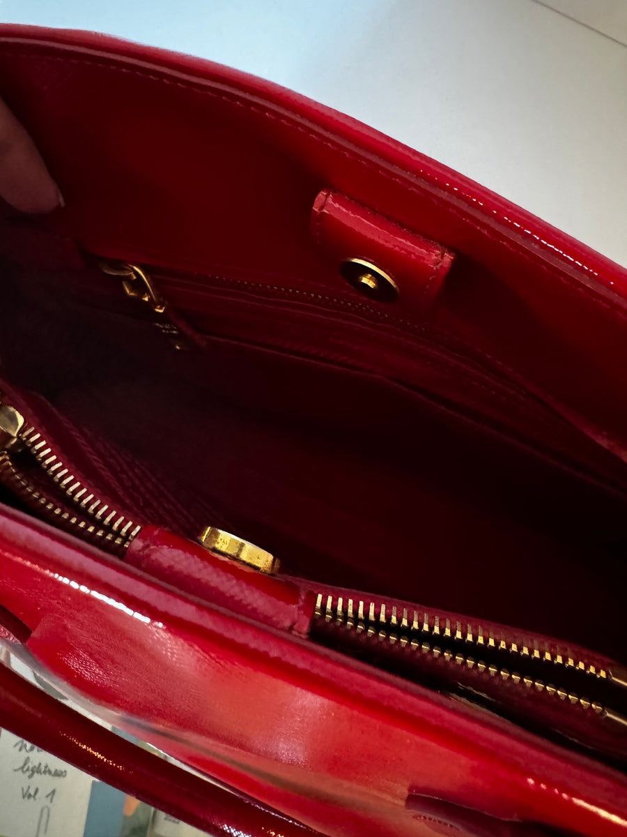 Prada Saffiano Vernice Open Promenade Tote - Rosso Medium